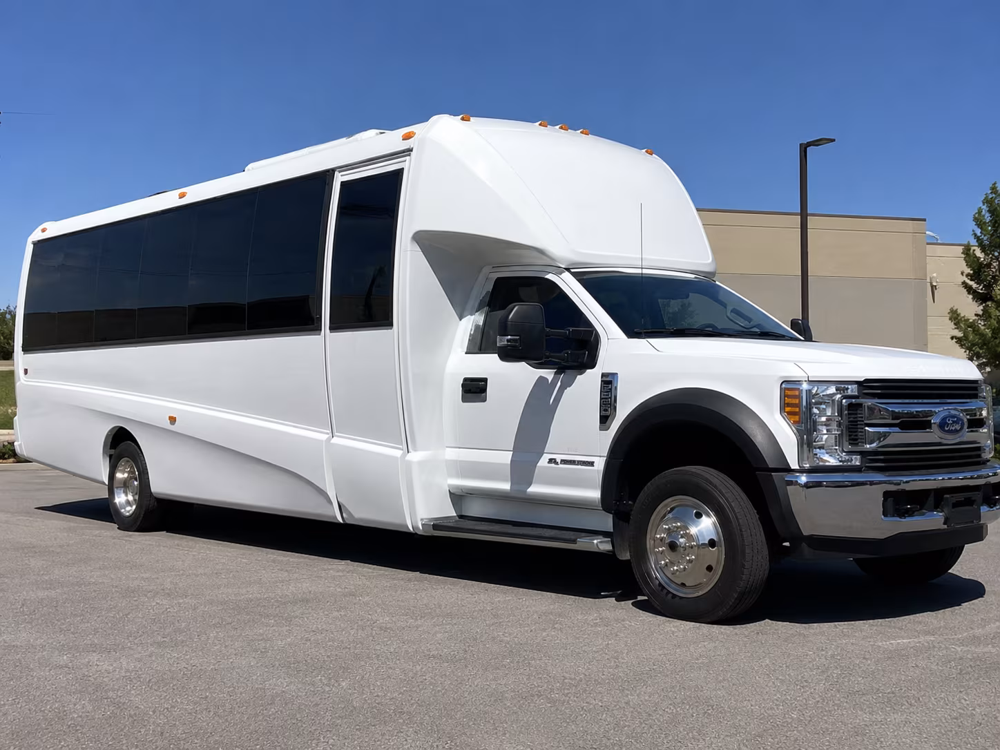 minibuses and party buses for local richland winery and amphitheater shows